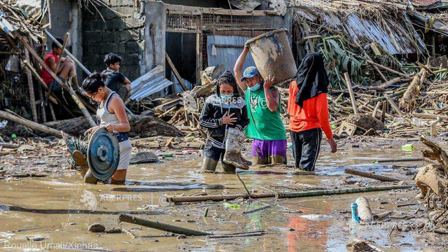 Filipine - Bilanțul taifunului Vamco a crescut la 48 de morți