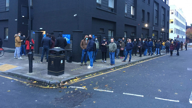 FOTO VIDEO  | La doua din cele trei sectii de votare din Londra nu au mai ramas buletine de vot