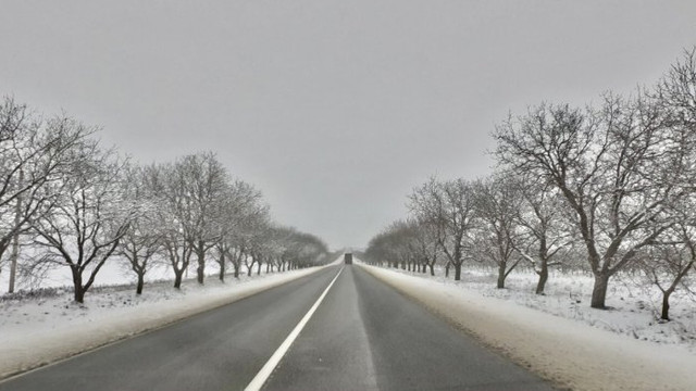 Pe drumurile publice naționale se circulă în condiții de iarnă