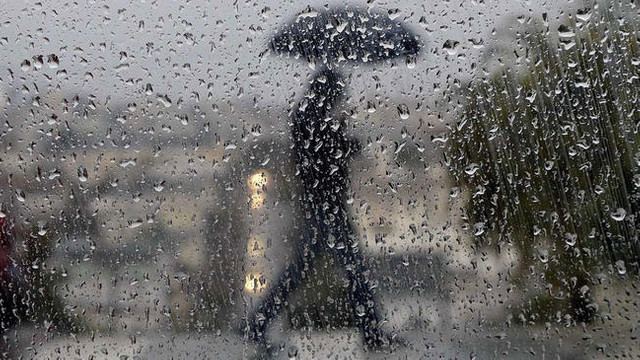Meteorologii prognozează un weekend cu vreme închisă și ploioasă