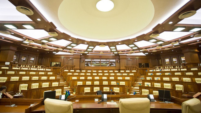 Comisia juridică a Parlamentului urmează să examineze astăzi, pentru lectura a doua, mai multe proiecte de legi considerate controversate