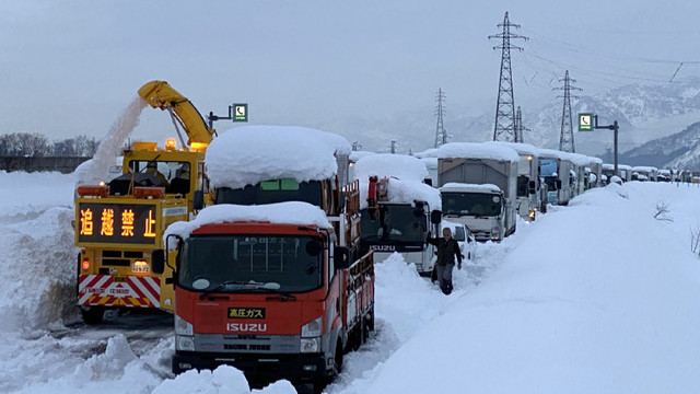 Peste 1.000 de șoferi sunt blocați de două zile pe o autostradă din Japonia