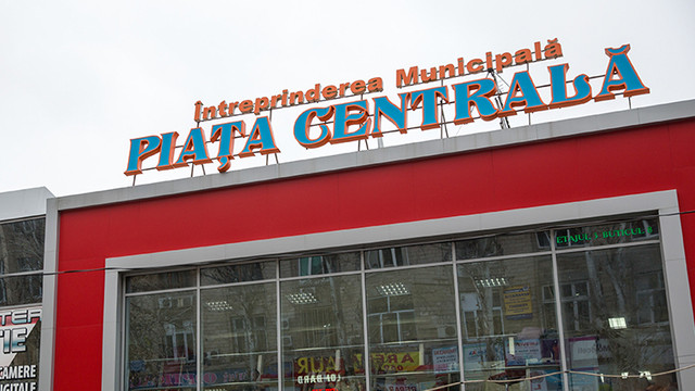 Piața Centrală din Chișinău desfășoară un iarmaroc pentru vânzarea materialului săditor
