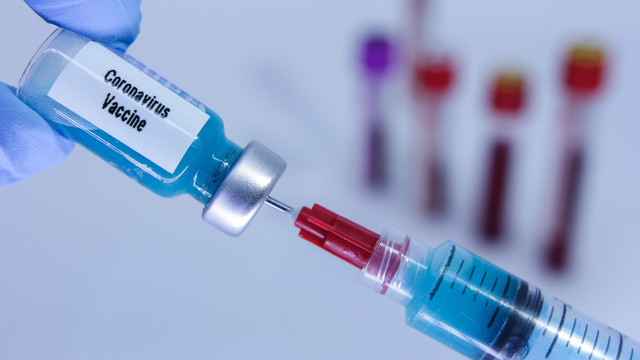 Primele 10 mii de doze de vaccin anti-COVID ajung astăzi în România