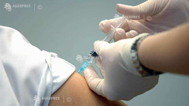 Prima persoană din România vaccinată împotriva COVID este o asistentă medicală de la Institutul Matei Balș