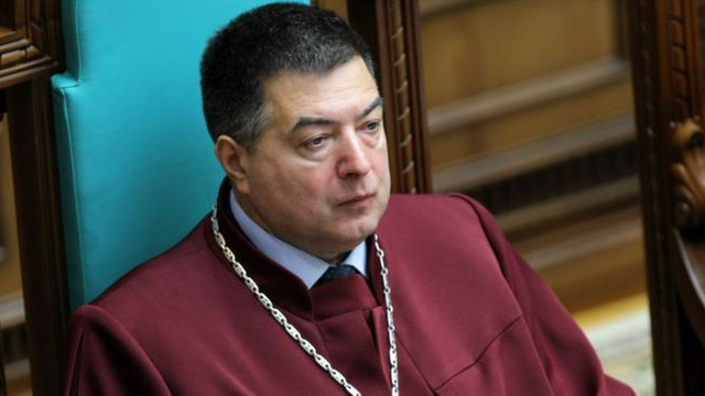 Ucraina: Președintele Curții Constituționale suspectat de influențarea unui martor