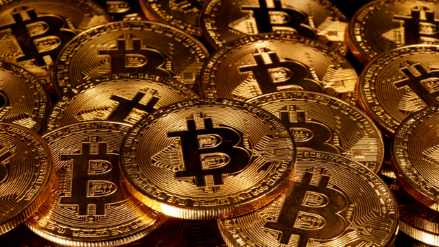 Bitcoin a coborât sub 25.000 de dolari