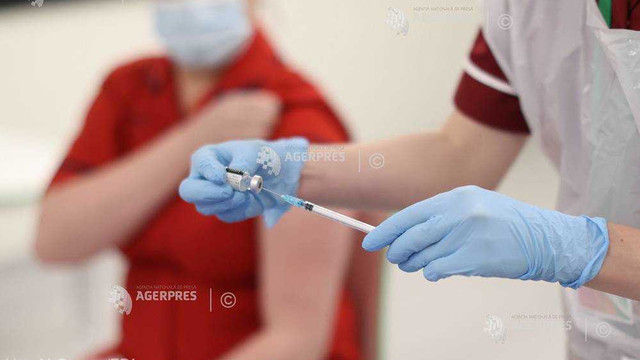 Marea Britanie intensifică vaccinarea, cu spitalele aproape copleșite de creșterea internărilor