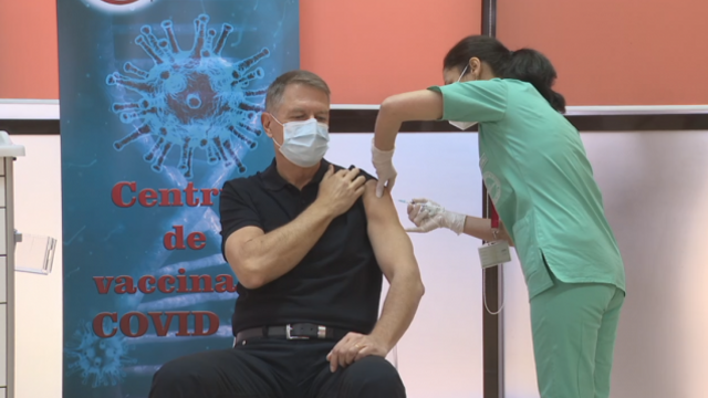 VIDEO | Klaus Iohannis s-a vaccinat împotriva COVID-19: „Vaccinarea, împreună cu respectarea măsurilor de restricție, ne vor scoate din pandemie”
