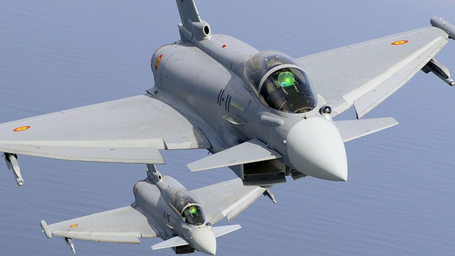 Eurofighter spaniole ajung la Kogălniceanu. Spania participă în premieră la apărarea spațiului aerian al României și al NATO în zona Mării Negre

