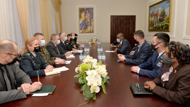 Cooperarea moldo-americană pe segmentul de apărare și perspectivele de consolidare a parteneriatului pentru anul 2021, discutate de către ministrul în exercițiu al Apărării și ambasadorul SUA