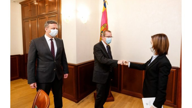 Președinta Maia Sandu a avut o discuție cu Coordonatorul Rezident ONU și reprezentantul OMS în R. Moldova

