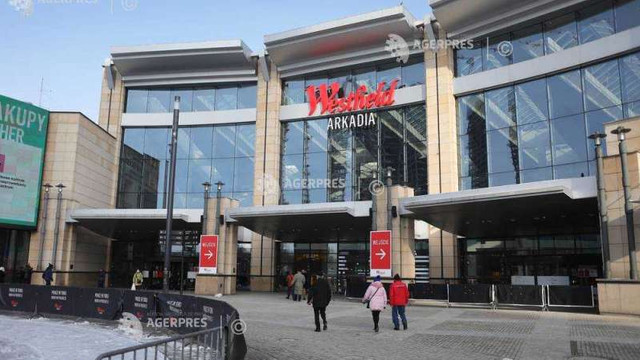 Polonia redeschide hotelurile, cinematografele și teatrele pentru o perioadă de probă