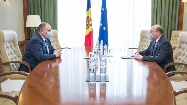 Prim-ministrul interimar, Aureliu Ciocoi a avut o întrevedere cu ambasadorul Federației Ruse la Chișinău