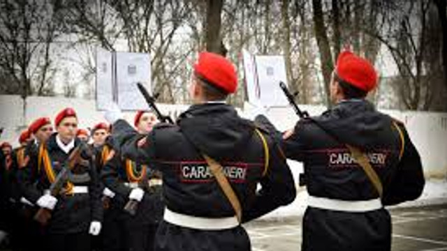 Implementarea prevederilor legislative potrivit cărora serviciul în trupele de carabinieri va fi efectuat doar în bază de contract, amânată cu încă un an
