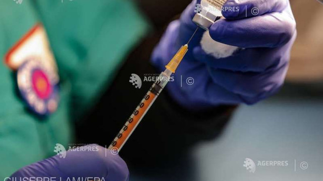 Coronavirus: O echipă de cercetători recomandă întârzierea administrării celei de-a doua doze de vaccin Pfizer
