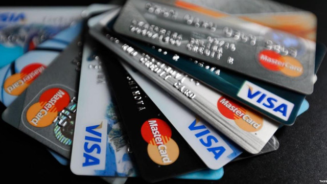 Numărul plăților efectuate cu cardurile bancare practic s-a dublat
