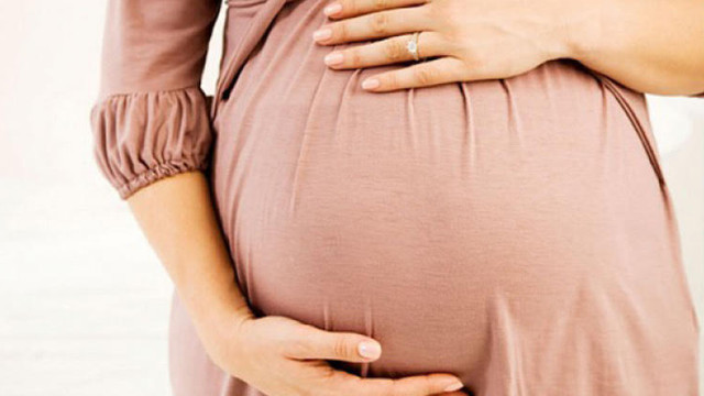 Este sau nu necesar testul COVID-19 la internarea în maternitate

