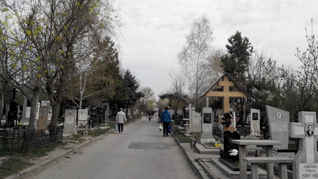 Șeful cimitirului Sfântul Lazăr din Chișinău a fost repus în funcție în timp ce este anchetat pentru acte de corupție