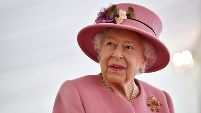 Regina Elisabeta a împărtășit experiența sa cu vaccinul și i-a îndemnat pe oameni să se imunizeze: „Trebuie să ne gândim la ceilalți”
