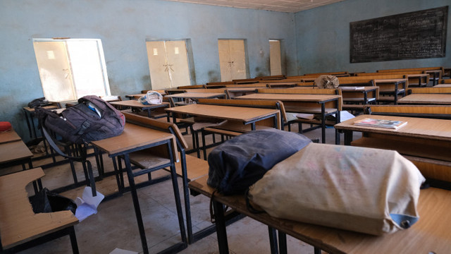 Atac într-o școală din Nigeria: Peste 300 de eleve au fost răpite
