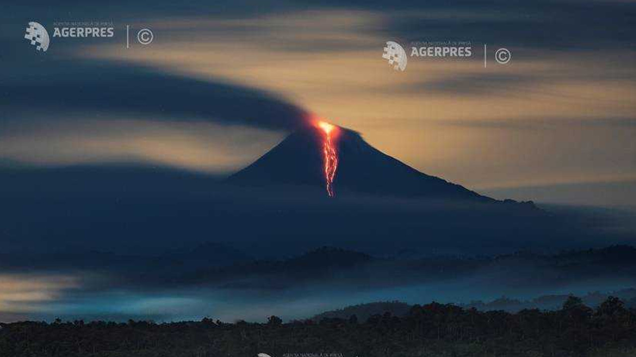 Пепел вулкан Сангай фото