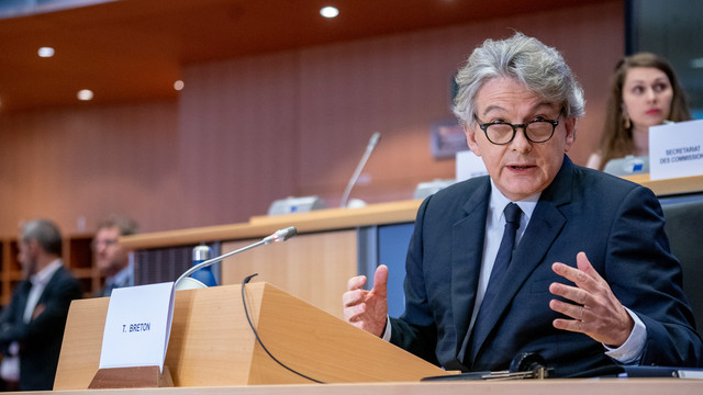 UE ar trebui să-și poată vaccina toți cetățenii până la sfârșitul verii, crede comisarul european Breton