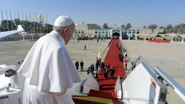 Papa Francisc a încheiat o vizită istorică în Irak, unde s-a rugat pentru pace