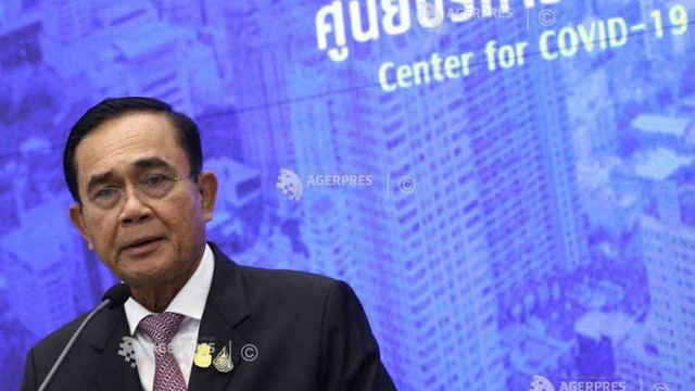 VIDEO | Deranjat de o întrebare, premierul thailandez ''a dezinfectat'' mai mulți ziariști