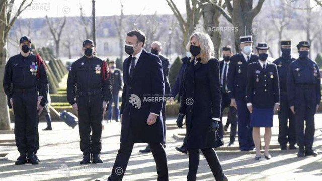 Franța | Emmanuel Macron aduce un omagiu victimelor terorismului, împreună cu un supraviețuitor al atacului din 2015