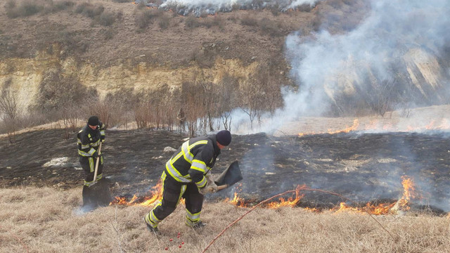 Teren cu o suprafață de 20 de hectare a fost cuprins de flăcări lângă Molovata, Dubăsari. Pompierii au lichidat mai multe incendii de vegetație în ultimele 24 de ore 