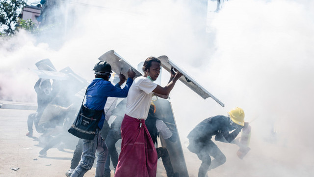 Manifestațiile din Myanmar, tot mai violente. Cel puțin 38 de protestatari au fost uciși duminică de polițiști
