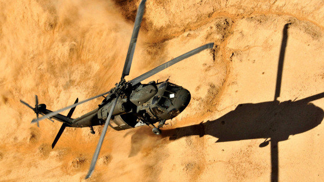Elicopter militar doborât în Afganistan. Cel puțin nouă morți
