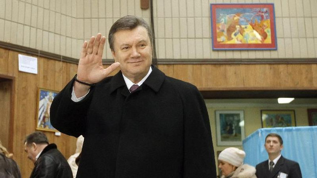 Ucraina impune sancțiuni fostului președinte Viktor Ianukovici și fostului premier Mikola Azarov, blocându-le activele și proprietățile
