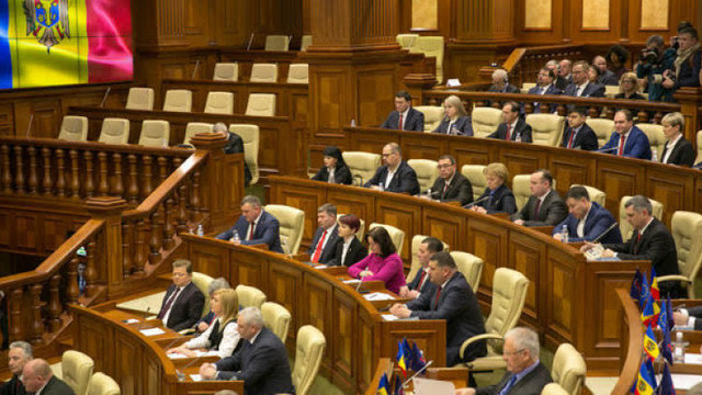 Legislativul a votat o declarație privind dezacordul dizolvării Parlamentului. Deputat: „Practic anulați Constituția, anulați competențele Curții Constituționale”