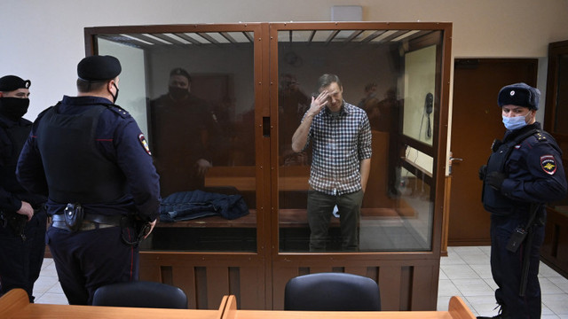Alexei Navalnîi riscă să-și piardă un picior în închisoare. Medicii îl tratează cu Ibuprofen