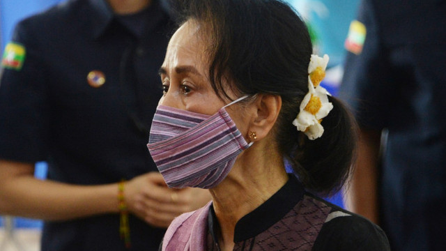 Armata din Myanmar o acuză pe Aung San Suu Kyi de încalcarea unei legi din perioada în care țara era colonie britanică
