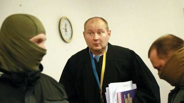 Judecătorul ucrainean prins „cu mită în borcane”, răpit de indivizi înarmați la Chișinău. Anunțul a fost făcut de avocatul acestuia  
