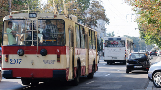 PUA va cumpăra autobuze la mâna a doua mai vechi, dar mai ieftin