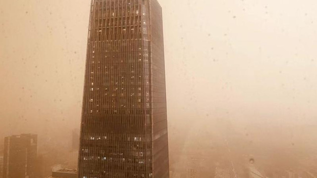 VIDEO | Beijingul, lovit de a treia furtună de nisip din ultimele 5 săptămâni