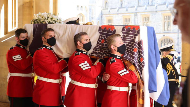Funeraliile prințului Philip: Sicriul a fost coborât în cavoul regal