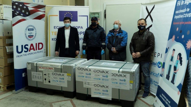 Un nou lot de vaccinuri COVID-19 din partea COVAX ajunge în Moldova

