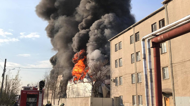 FOTO | Incendiu de proporții în sectorul Ciocana al municipiului Chișinău

