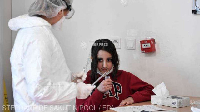 Italia va introduce testul de salivă în școli pentru elevi