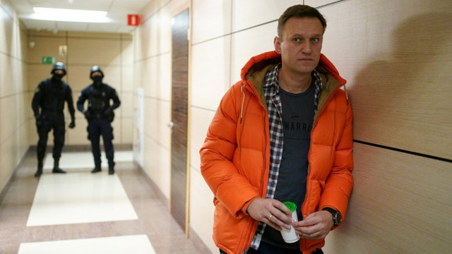 Alexei Navalnîi a ieșit din greva foamei, după ce medicii l-au avertizat că ar putea să moară