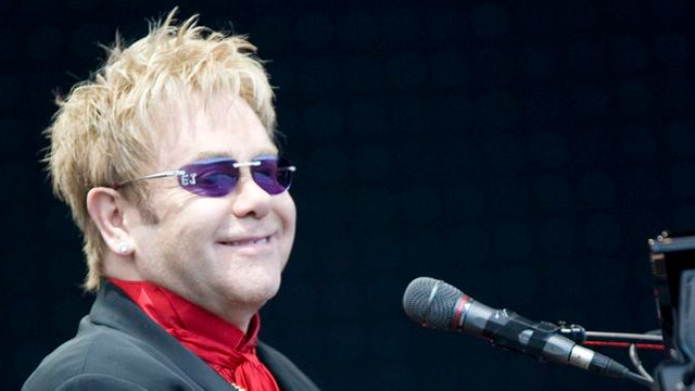 Petrecerea găzduită de Elton John cu ocazia Oscarurilor a strâns milioane de dolari pentru fundația sa anti-SIDA