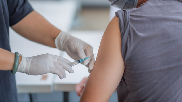 Sâmbătă a început vaccinarea fără programare în toate centrele din România