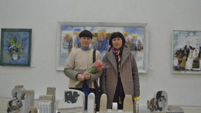 Trei surori pictorițe au vernisat o expoziție la Centrul Expozițional ”Constantin Brâncuși” din Chișinău
