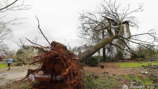 O tornadă a devastat un oraș din statul american Mississippi, unde a distrus locuințe și linii electrice