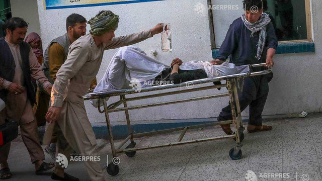 Zeci de morți și răniți în urma unui atac terorist în fața unei școli din Kabul 